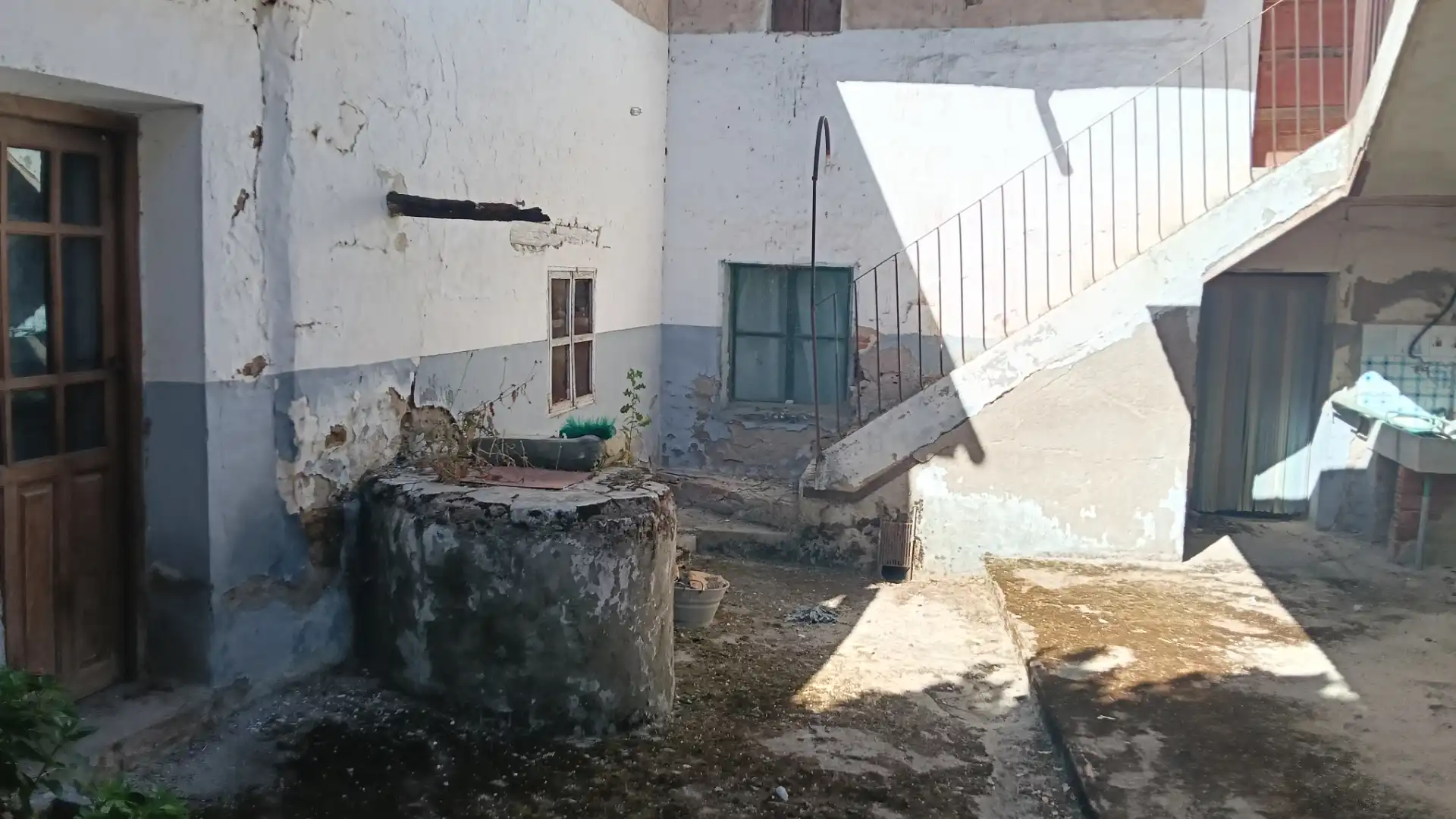 Vista exterior de Casa o xalet en venda en Lucillos amb Terrassa