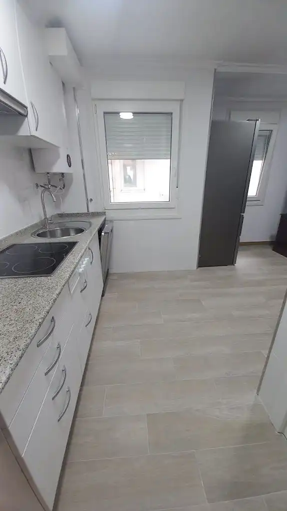 Küche von Wohnung zur Miete in A Coruña Capital  mit Heizung und Parkett