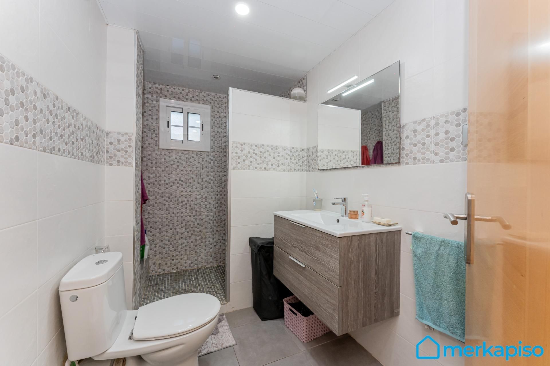 Bathroom of Flat for sale in Viladecans