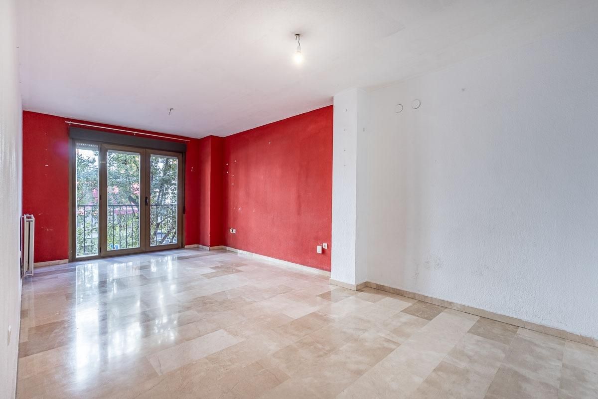 Flat for sale in  Granada Capital  with Heating