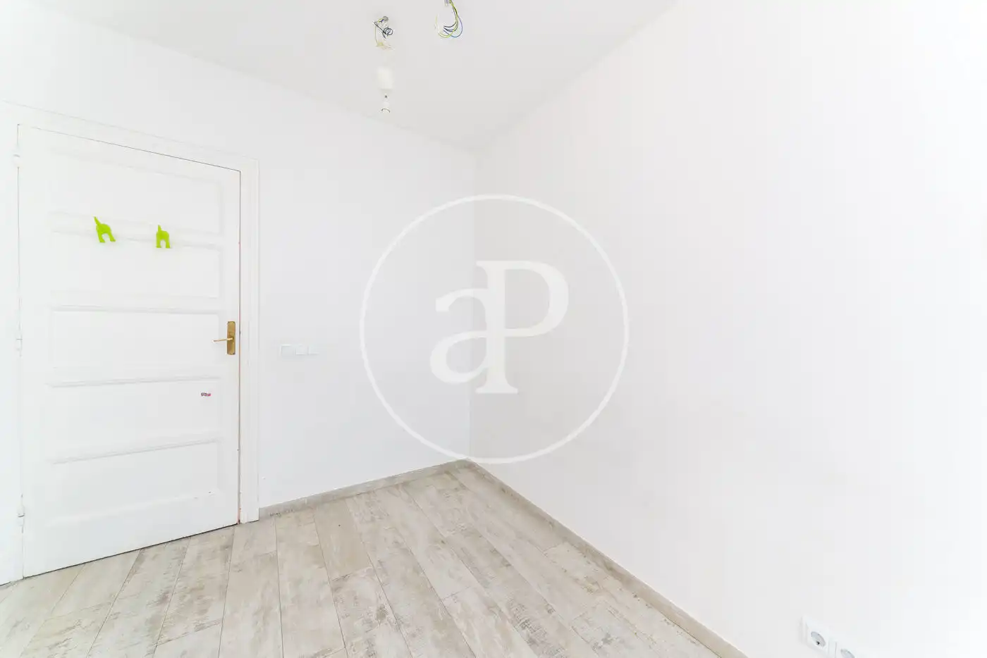 Flat for rent in Madrid  with Air Conditioner and Heating