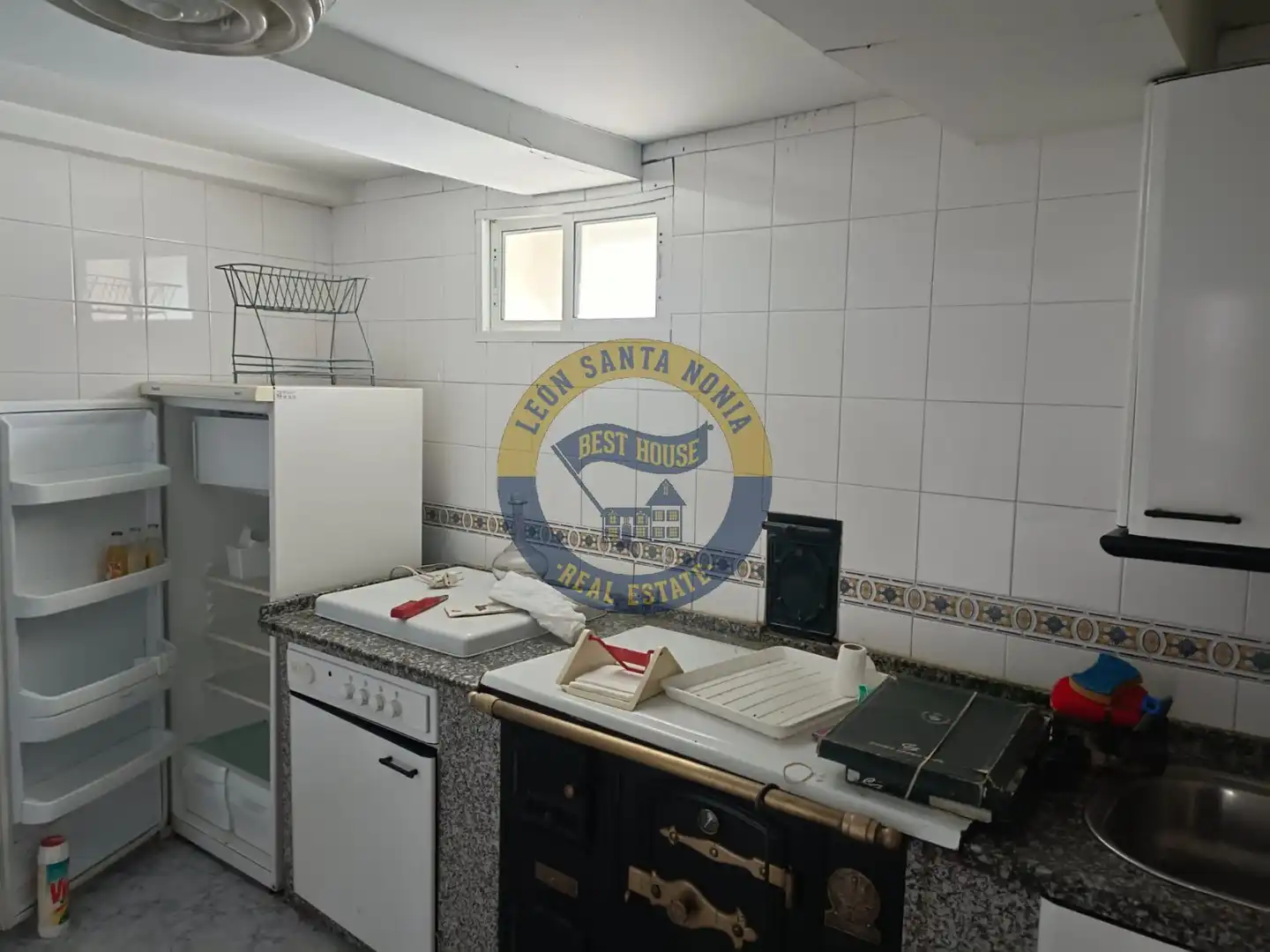 Cuina de Finca rústica en venda en León Capital  amb Calefacció