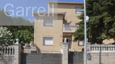 Vista exterior de Casa o chalet en venta en Llinars del Vallès