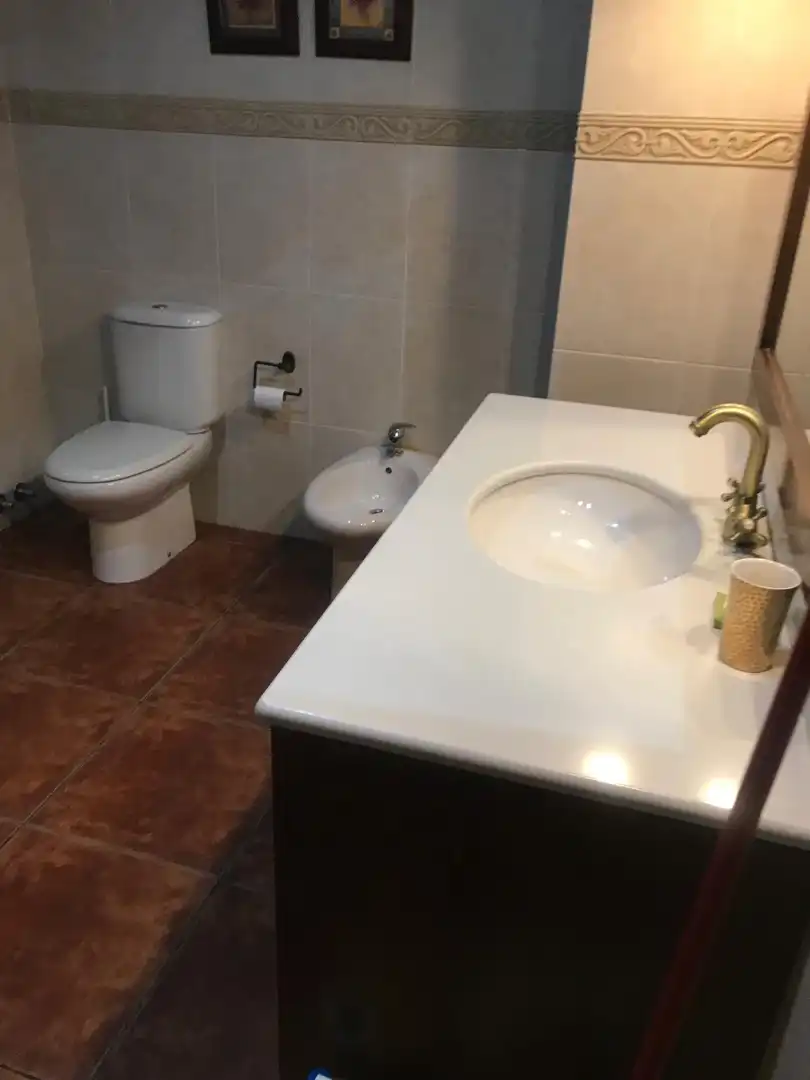 Baño de Finca rústica de alquiler en Navarrete con Calefacción, Jardín privado y Parquet