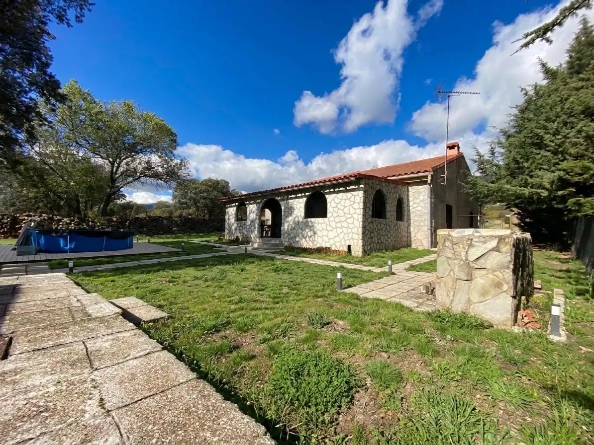 Vista exterior de Casa o chalet en venta en Lozoya con Jardín privado, Terraza y Piscina