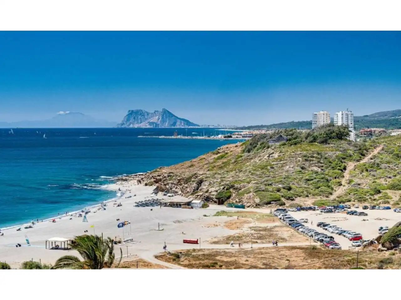 Vista exterior de Casa o xalet en venda en Manilva amb Aire condicionat, Calefacció i Jardí privat