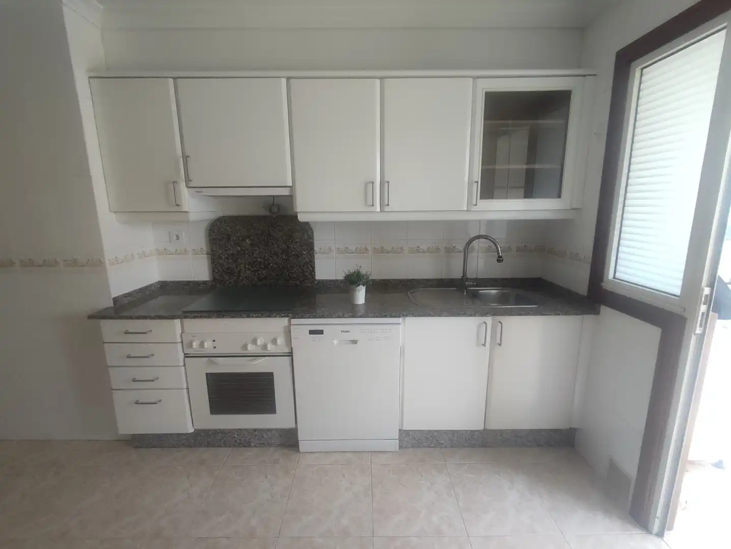 Cocina de Piso de alquiler en A Coruña Capital  con Calefacción, Parquet y Trastero