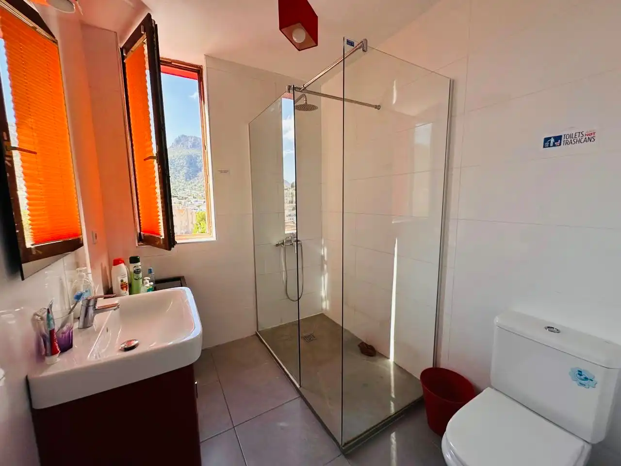 Badezimmer von Wohnungen zum Verkauf in Calpe / Calp mit Klimaanlage, Heizung und Privatgarten