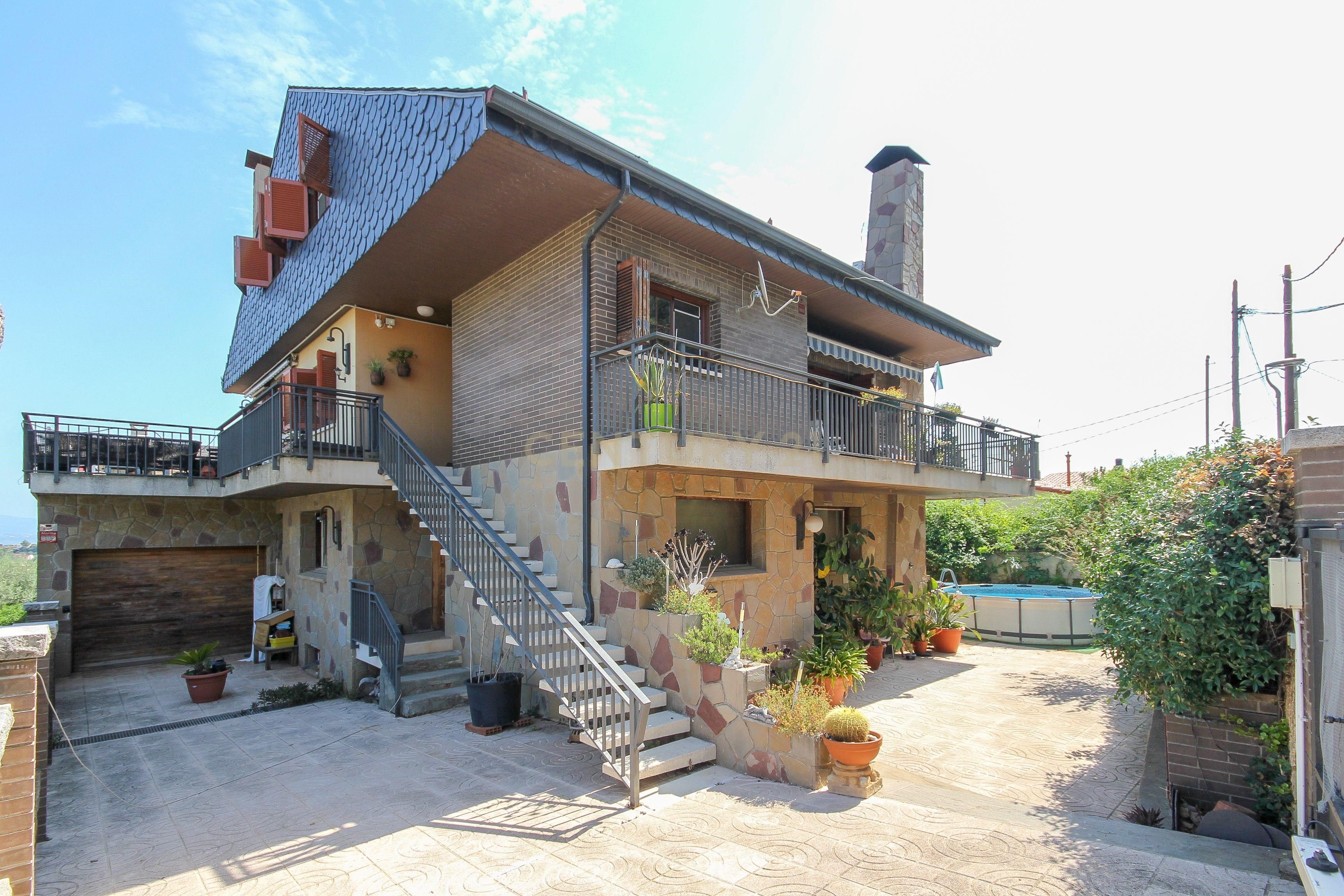 Vista exterior de Casa o xalet en venda en Cervelló amb Terrassa