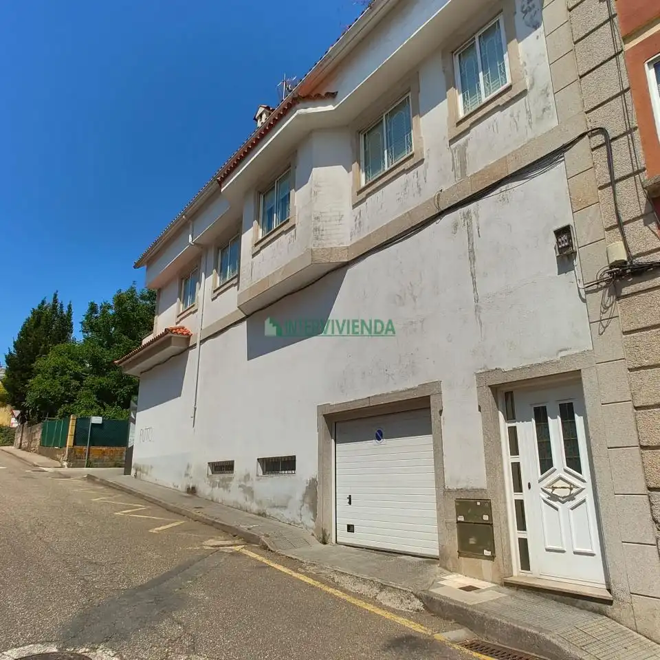 Vista exterior de Casa adosada en venta en Vigo  con Calefacción, Terraza y Trastero