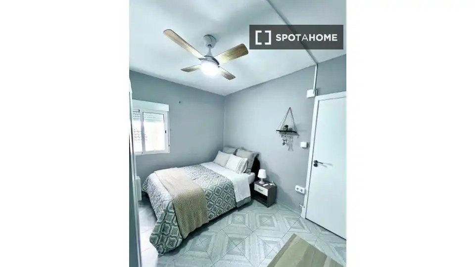 Bedroom of Flat for share in Elche / Elx  with Air Conditioner, Terrace and Furnished