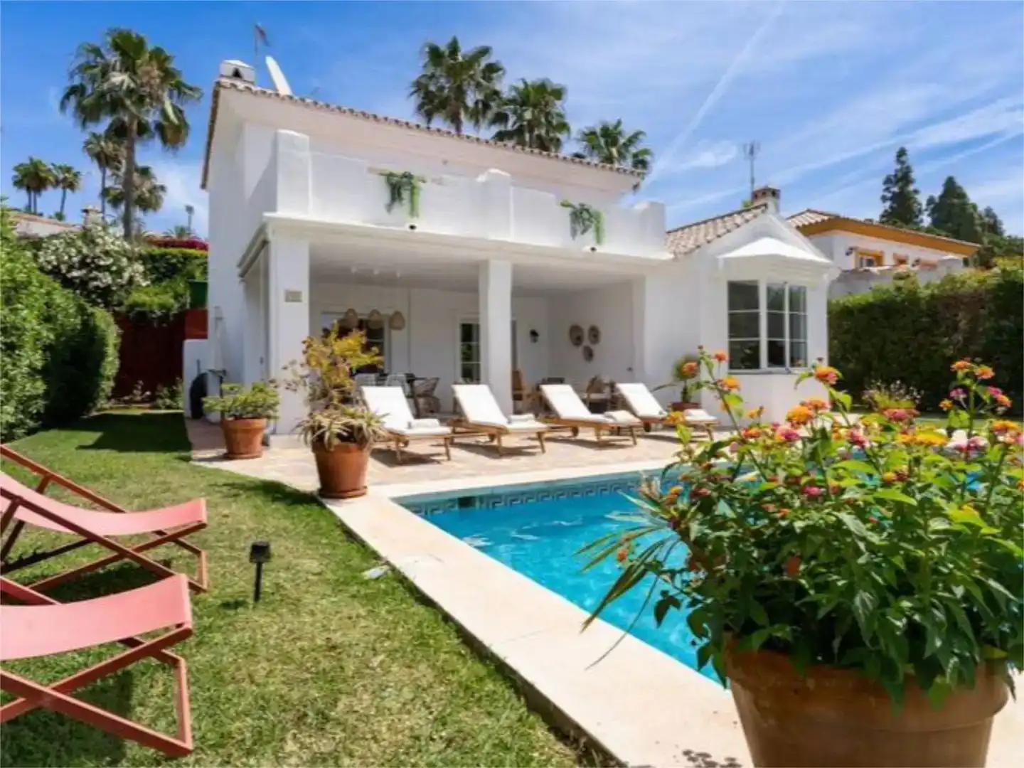 Vista exterior de Casa adosada de lloguer en Mijas amb Aire condicionat, Jardí privat i Piscina