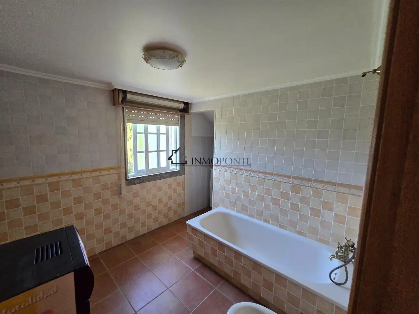Bany de Casa o xalet en venda en Pontevedra Capital  amb Calefacció, Jardí privat i Terrassa