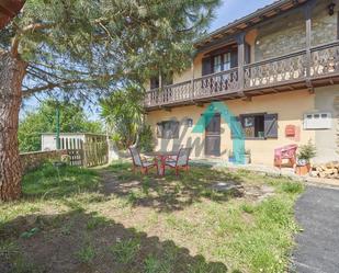 Jardí de Casa o xalet en venda en Siero amb Terrassa i Balcó