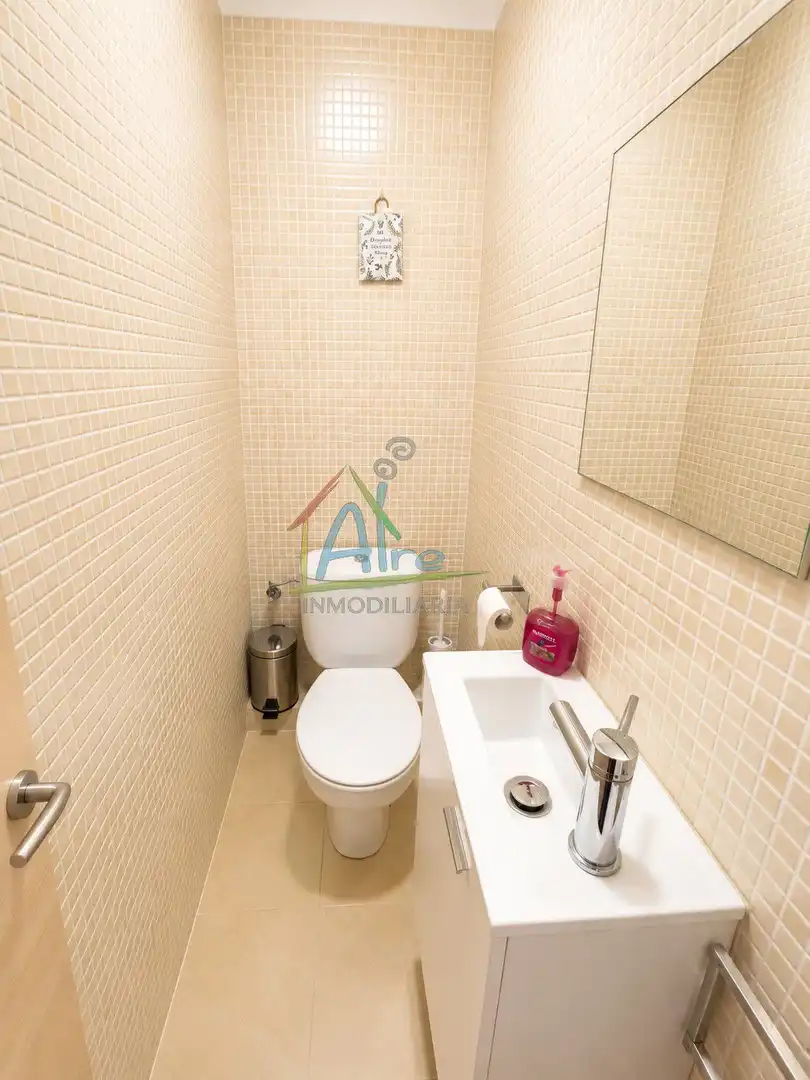 Badezimmer von Maisonette zum Verkauf in Isla Cristina mit Klimaanlage, Terrasse und Möbliert