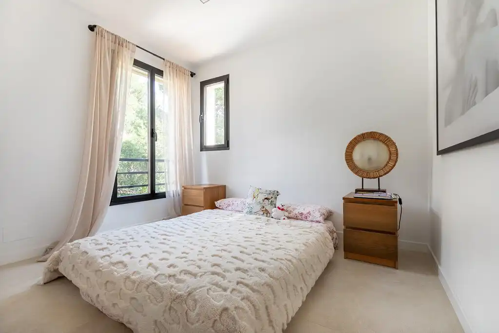 Schlafzimmer von Einfamilien-Reihenhaus zum Verkauf in Pollença mit Klimaanlage, Heizung und Terrasse
