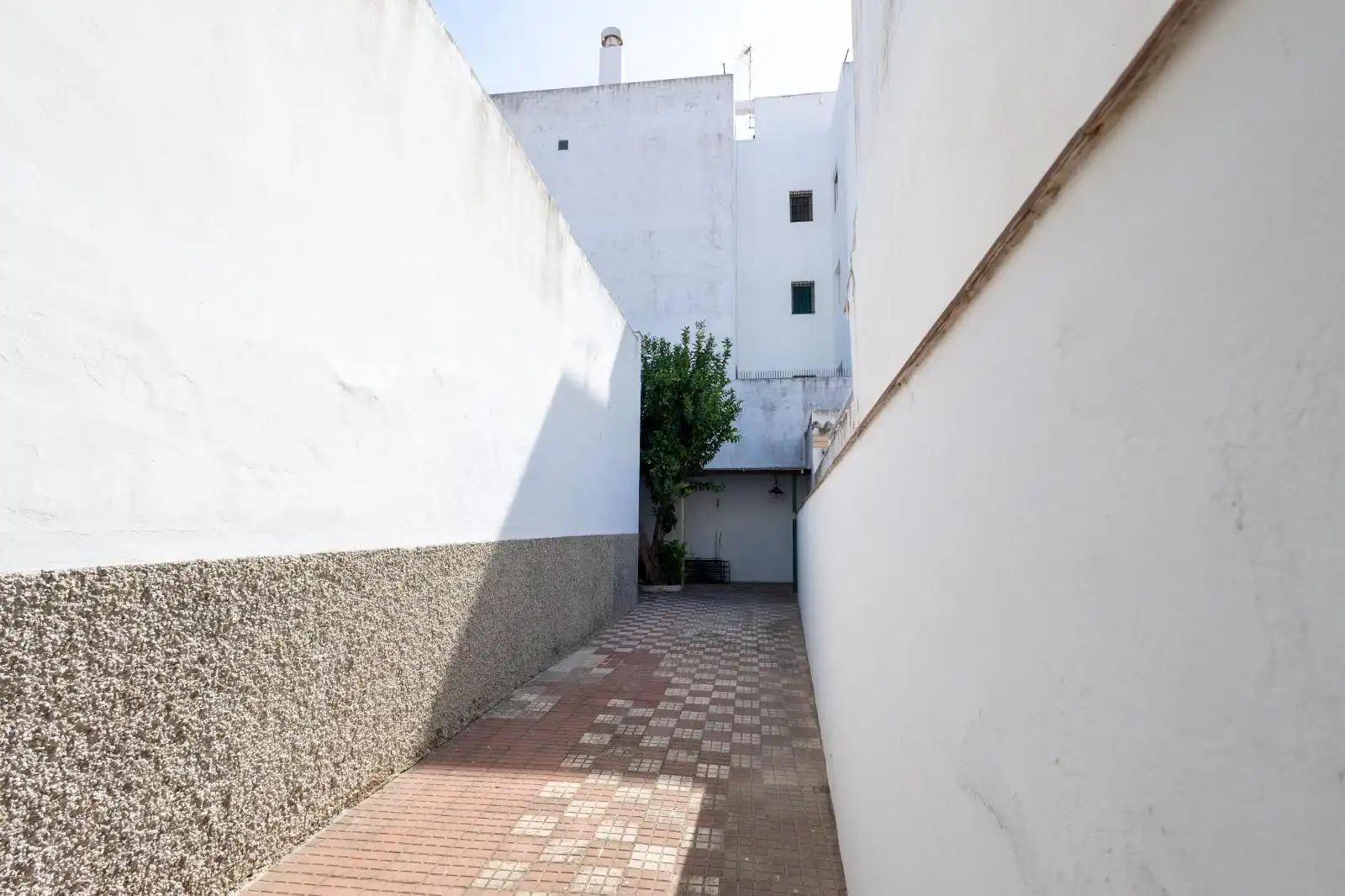 Vista exterior de Casa o xalet en venda en Chipiona amb Jardí privat, Terrassa i Traster