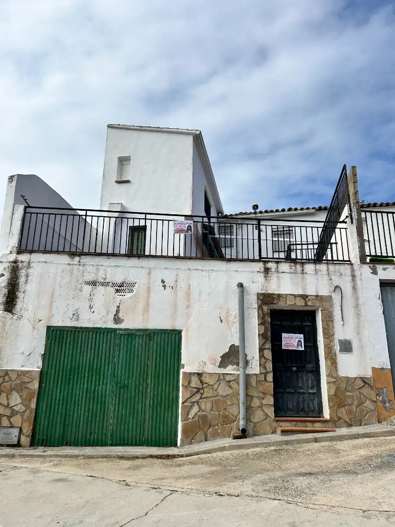 Vista exterior de Casa o chalet en venta en El Valle de Altomira con Amueblado, Horno y Lavadora
