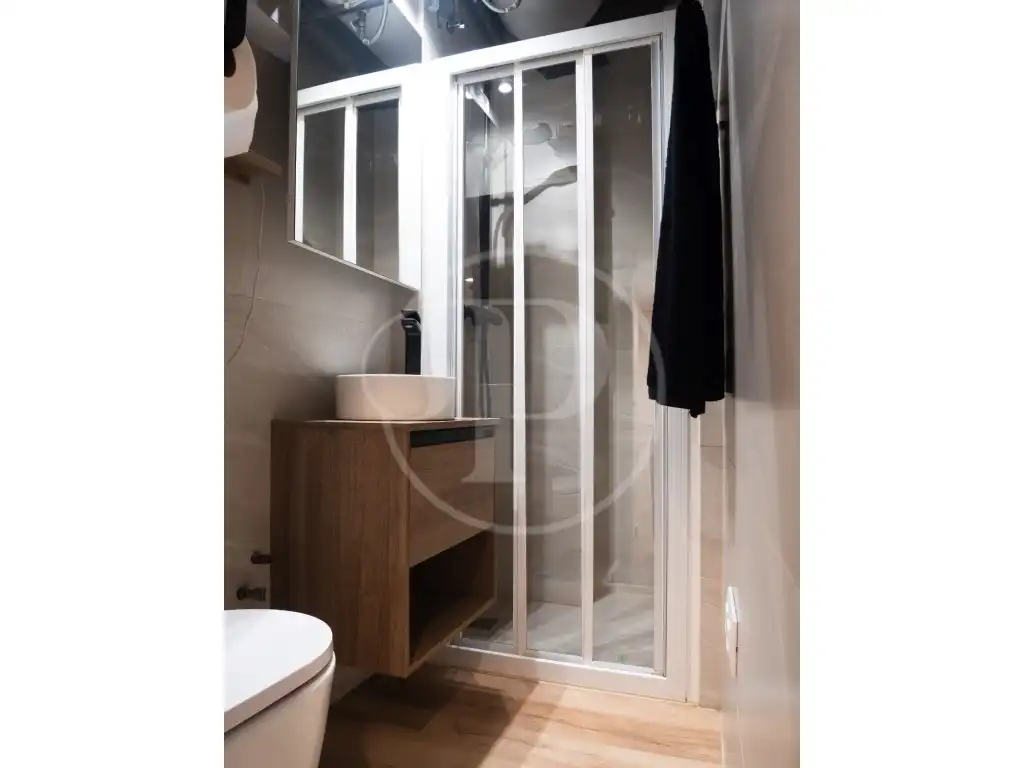 Bathroom of Study for sale in Valencia  with Air Conditioner
