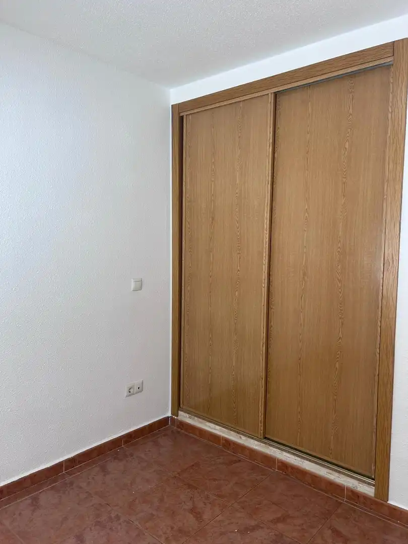 Dormitori de Pis de lloguer en Yuncler amb Calefacció, Terrassa i Moblat