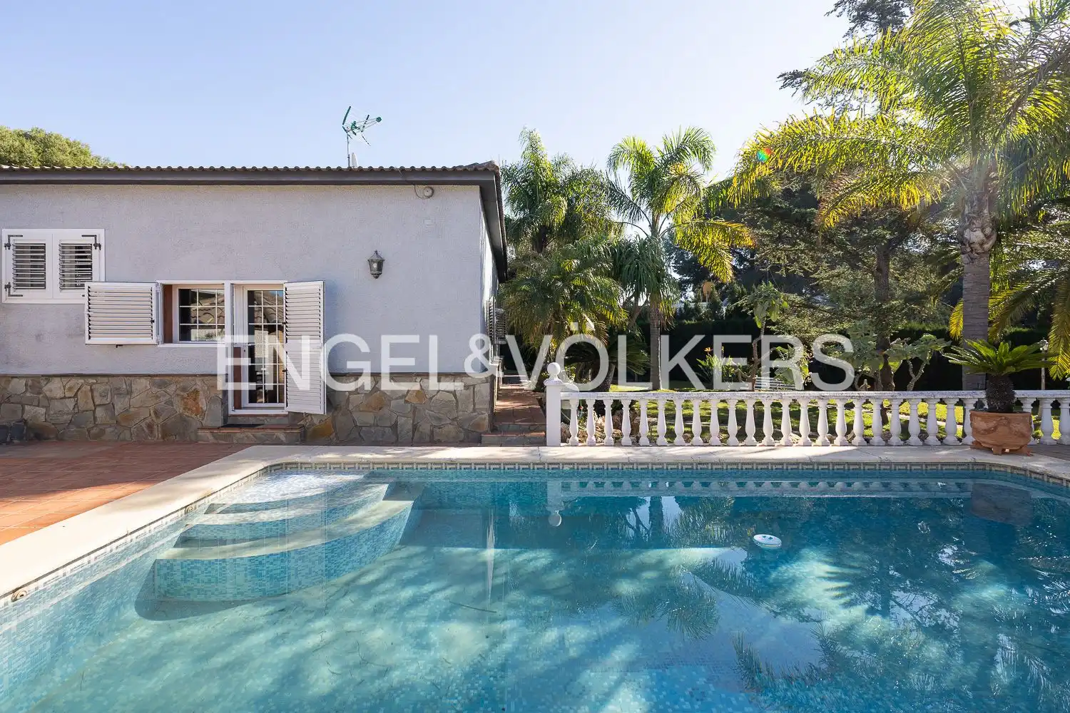 Swimming pool of Houses for sale in Paterna  with Air Conditioner, Heating and Private garden