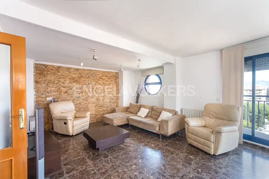 Sala d'estar de Àtic en venda en Castellón de la Plana / Castelló de la Plana amb Calefacció, Parquet i Terrassa