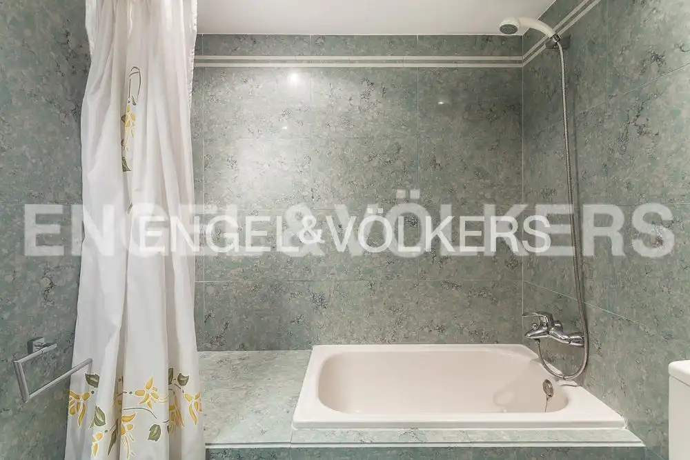 Bany de Àtic de lloguer en Madrid amb Aire condicionat, Calefacció i Parquet