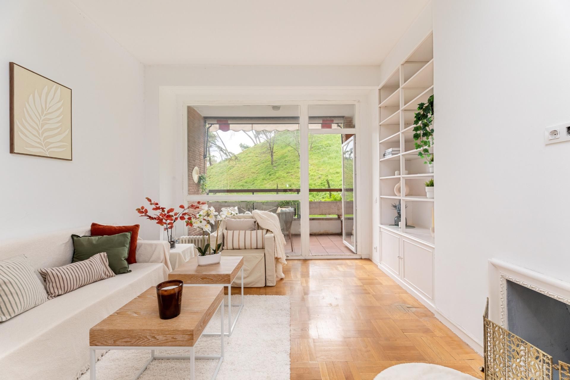 Sala de estar de Dúplex en venta en  Madrid Capital con Aire acondicionado, Calefacción y Terraza