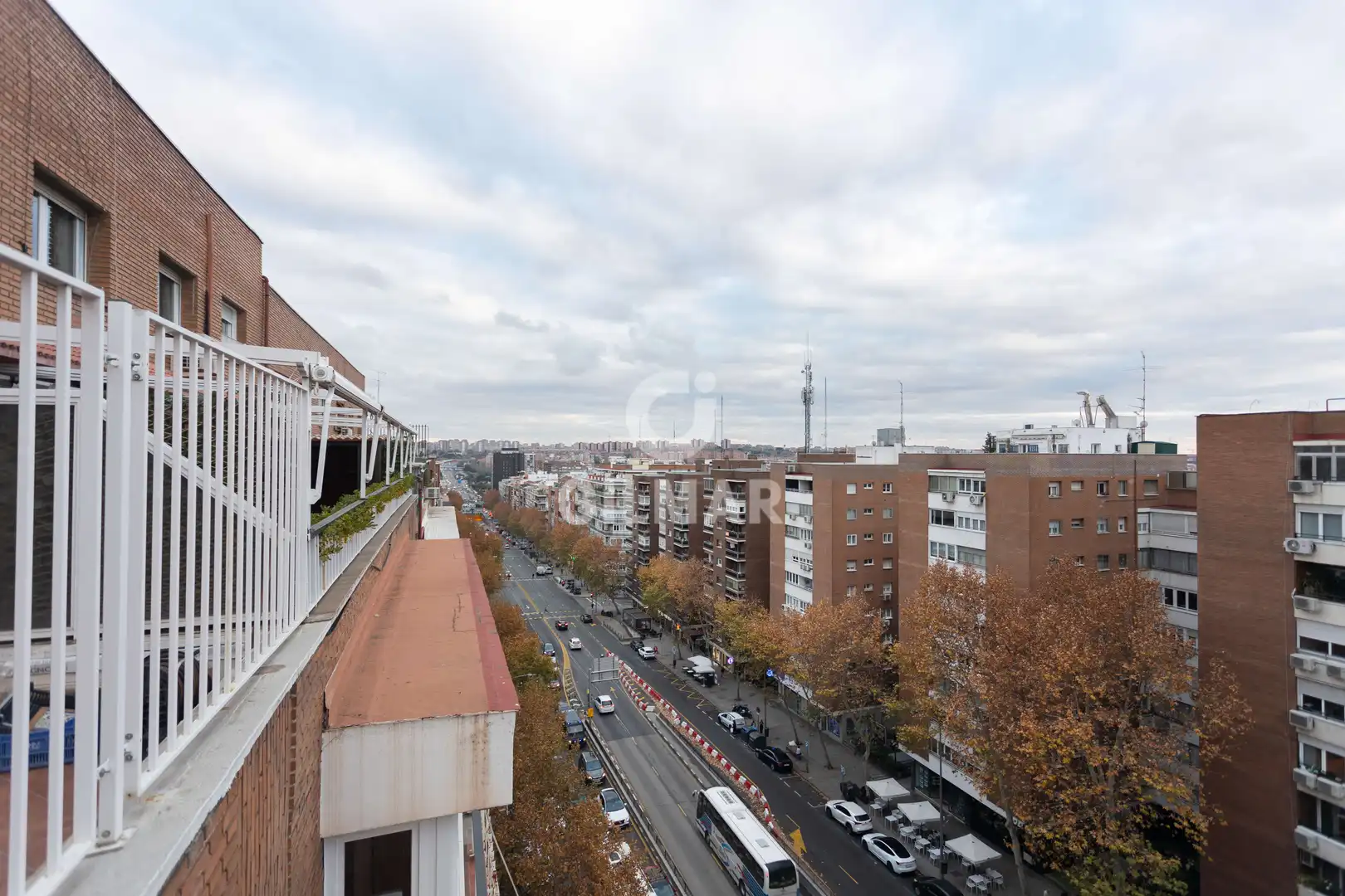 Vista exterior de Piso en venta en Madrid con Calefacción y Balcón