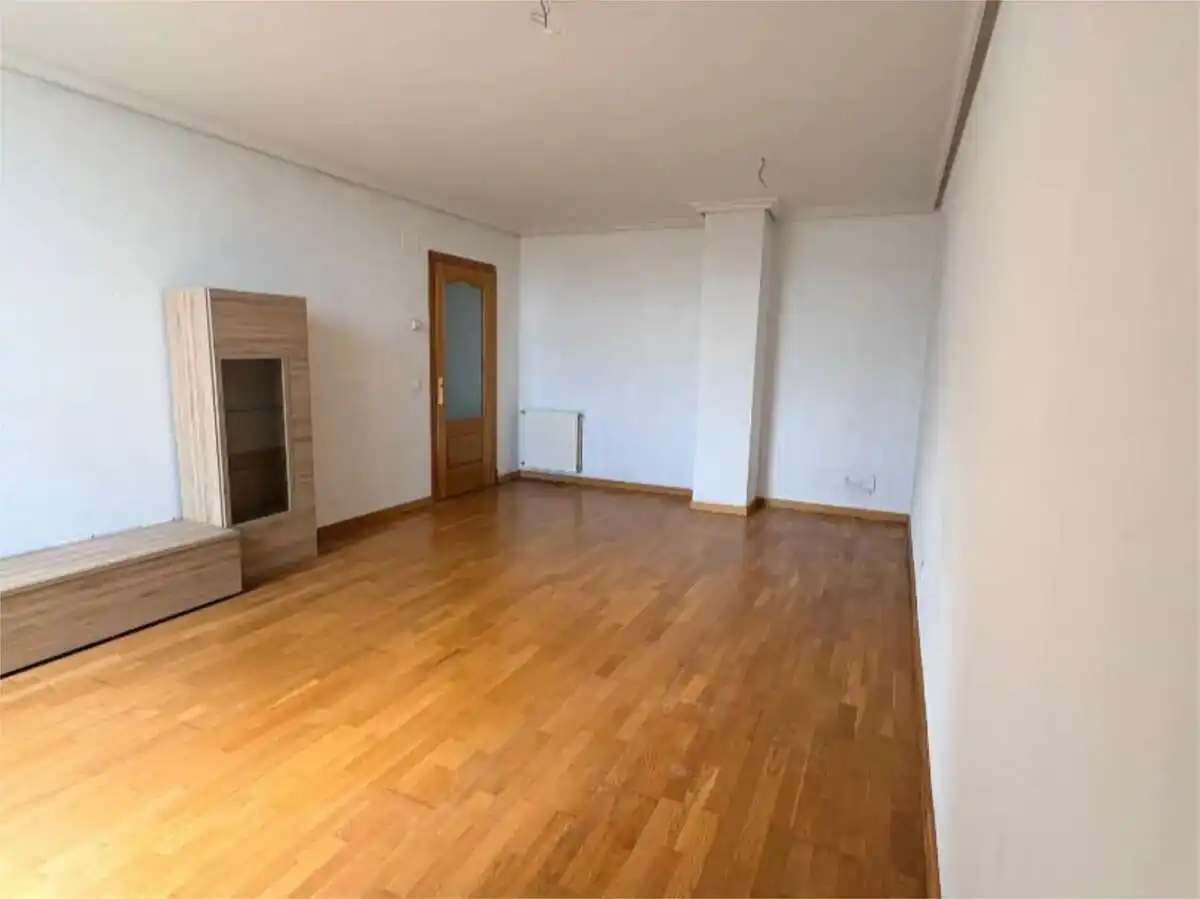 Sala d'estar de Pis en venda en Oviedo  amb Traster