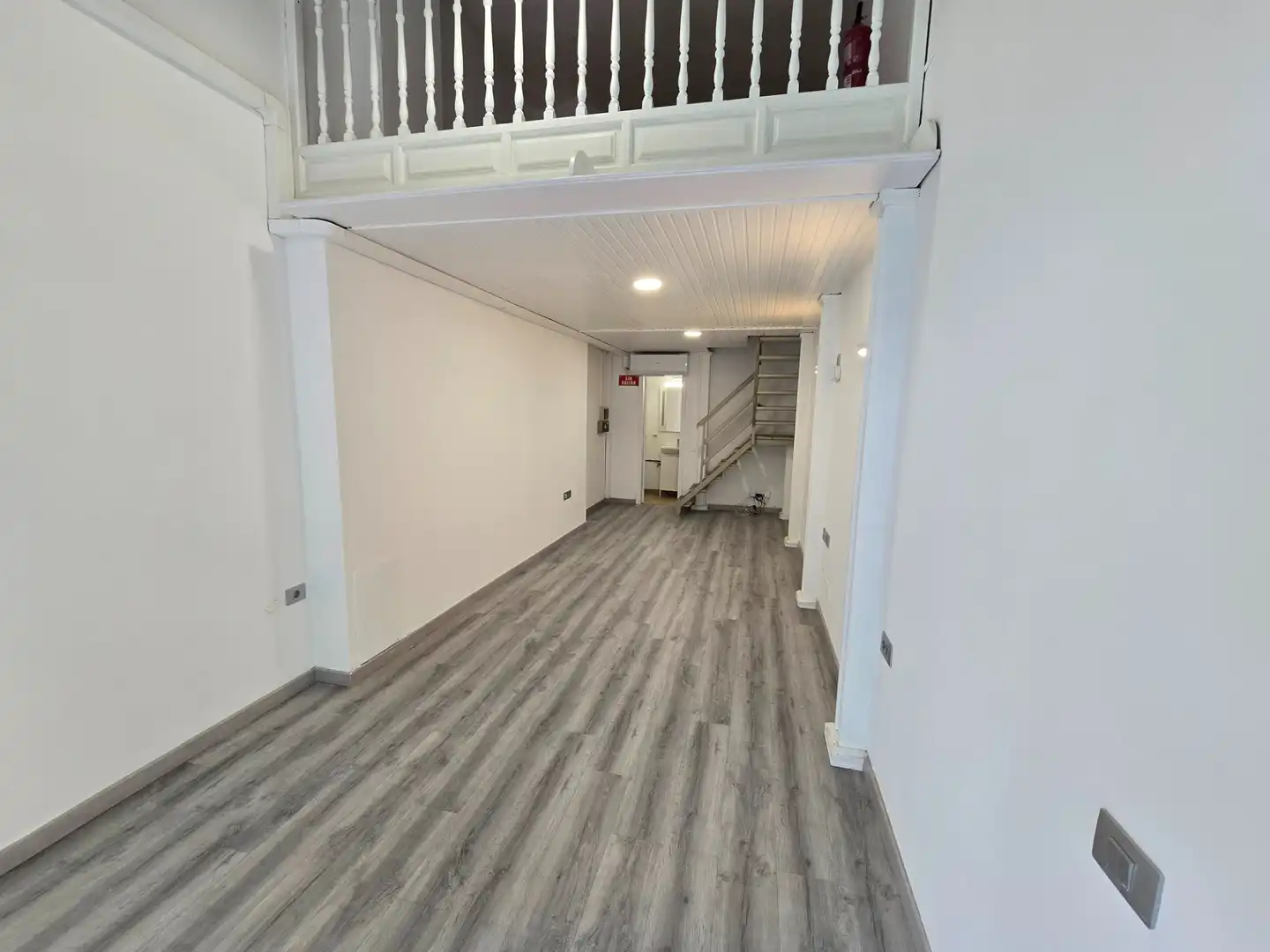Commercial properties for rent in Santa Cruz de Tenerife  with Air Conditioner and Parquet flooring