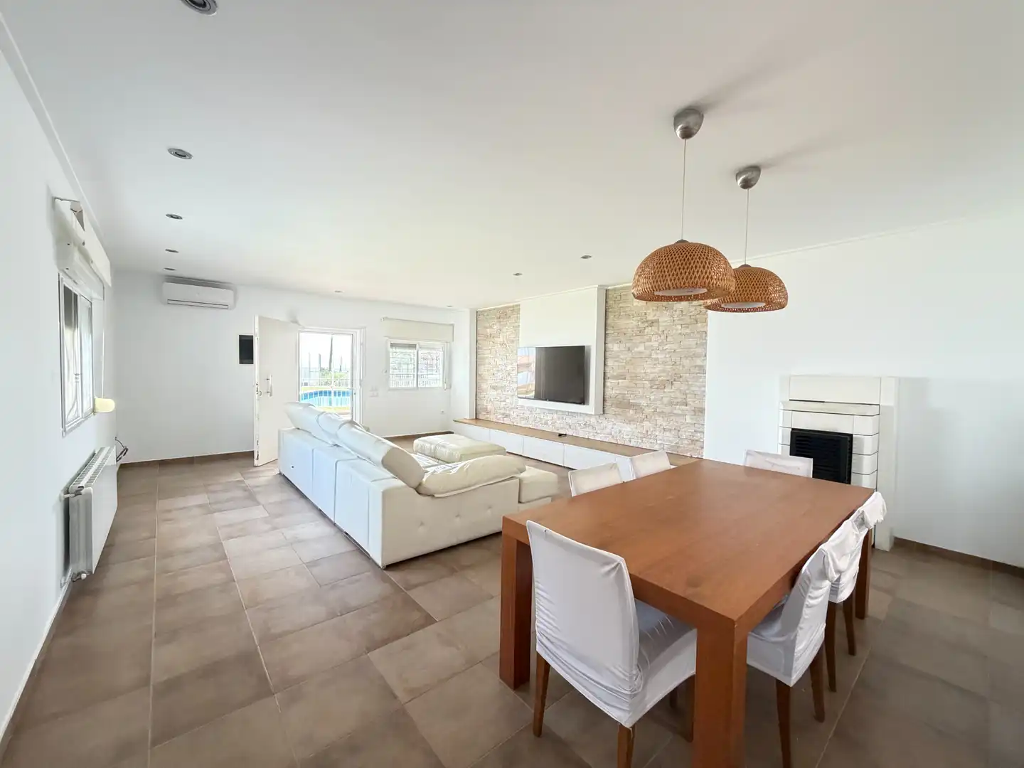 Sala d'estar de Casa o xalet en venda en Carlet amb Aire condicionat, Calefacció i Jardí privat