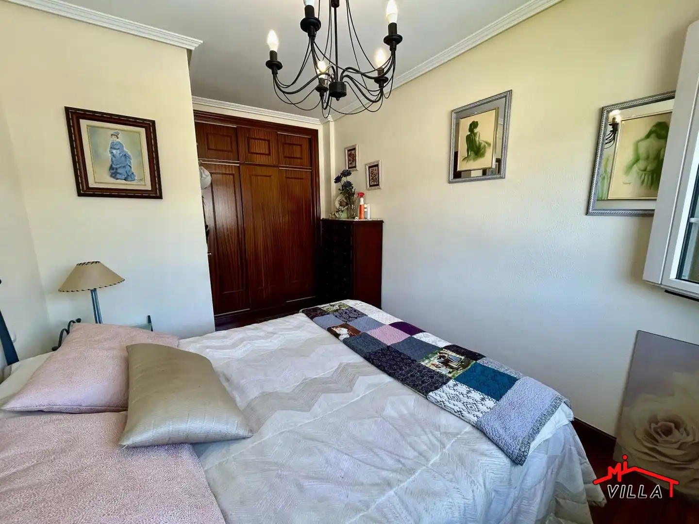 Habitación de Casa o chalet en venta en Laredo con Calefacción y Amueblado