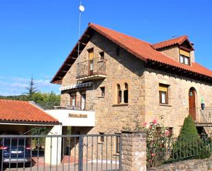 Vista exterior de Casa o xalet en venda en Bagüés amb Calefacció, Jardí privat i Terrassa