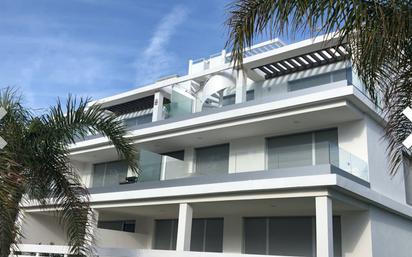 Exterior view of Planta baja for sale in Estepona  with Air Conditioner, Private garden and Community pool