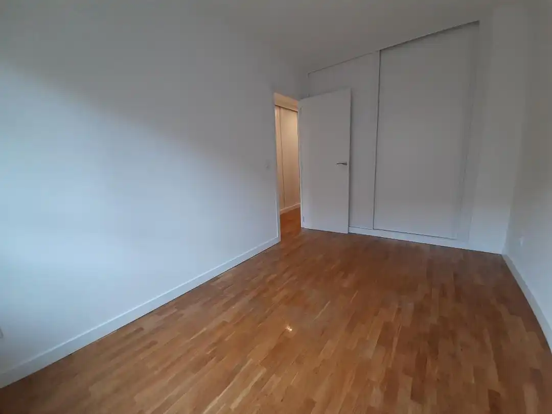 Bedroom of Flat for rent in Pozuelo de Alarcón  with Air Conditioner, Heating and Parquet flooring
