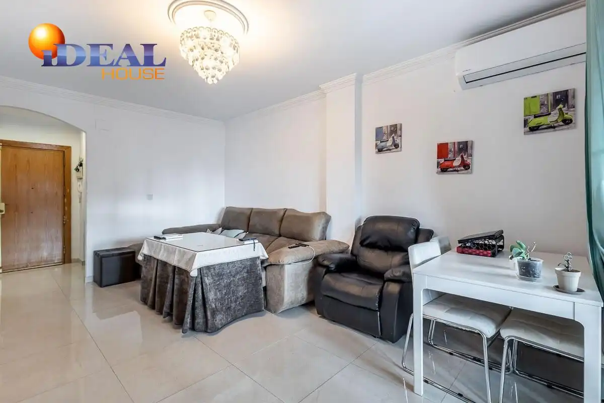 Living room of Flat for sale in Granada  with Air Conditioner and Terrace