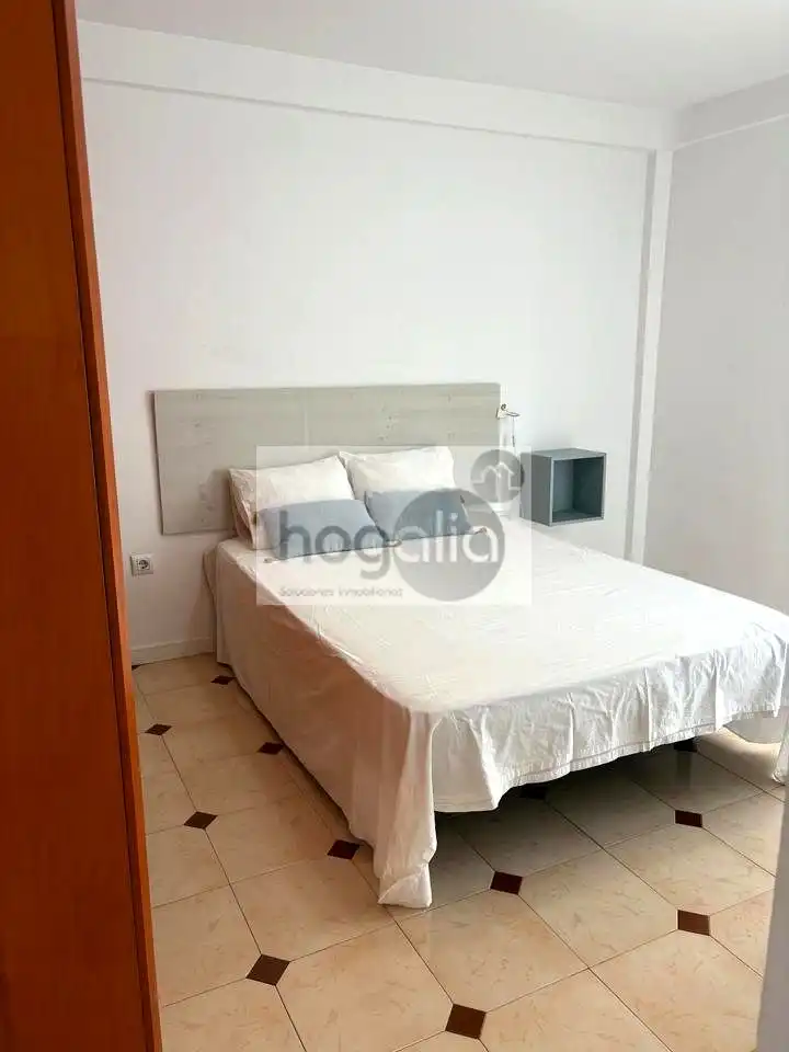 Bedroom of Flat for rent in Sevilla  with Air Conditioner, Furnished and Balcony