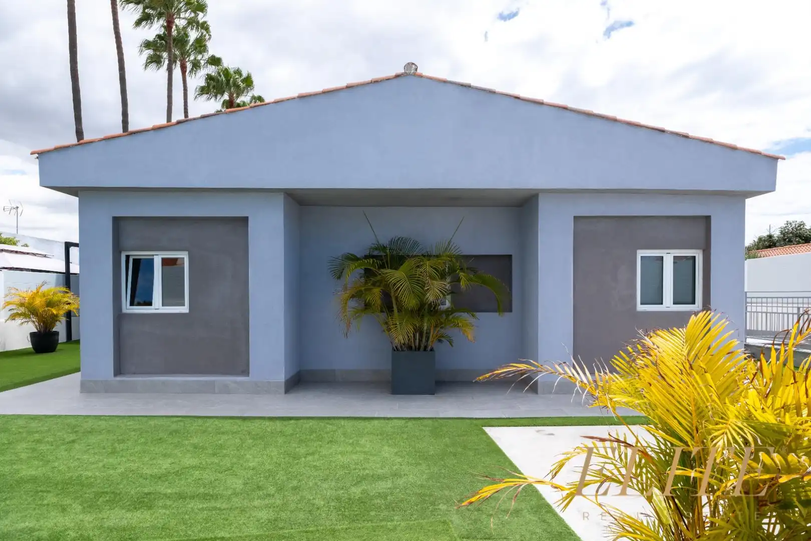 Exterior view of Detached homes for sale in San Bartolomé de Tirajana  with Air Conditioner, Private garden and Terrace