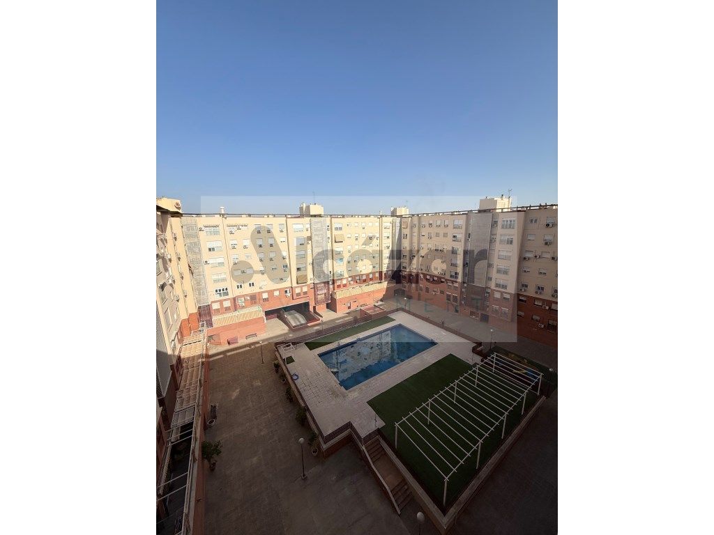 Swimming pool of Flat for sale in  Sevilla Capital