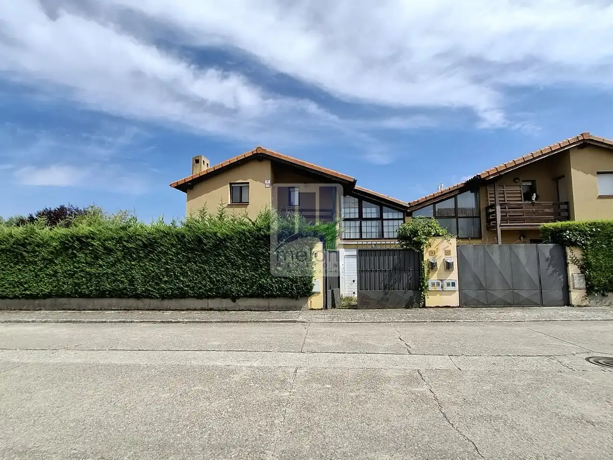 Vista exterior de Casa o chalet en venta en Quintanaortuño