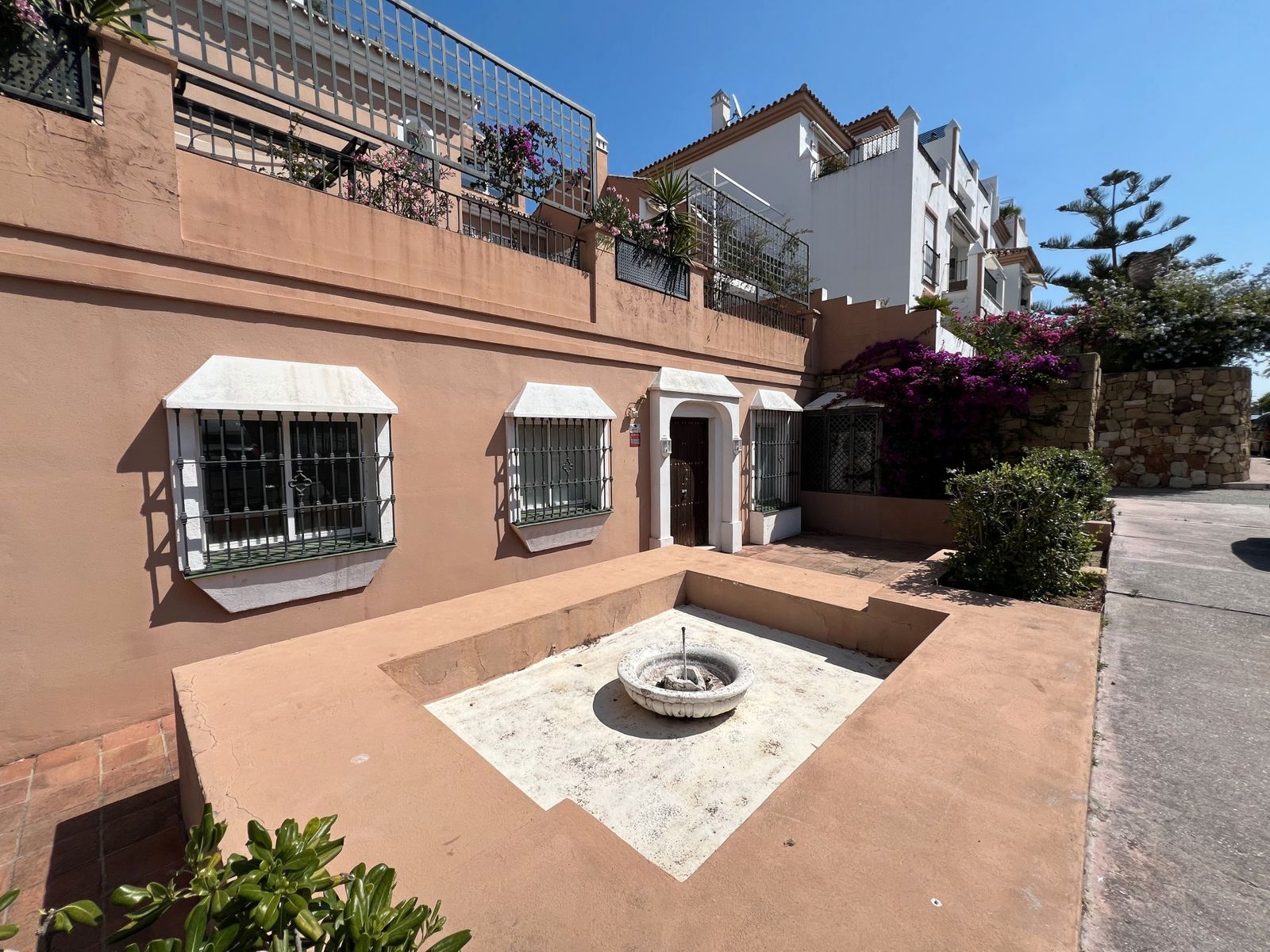 Garden of Premises for sale in Marbella  with Air Conditioner and Furnished