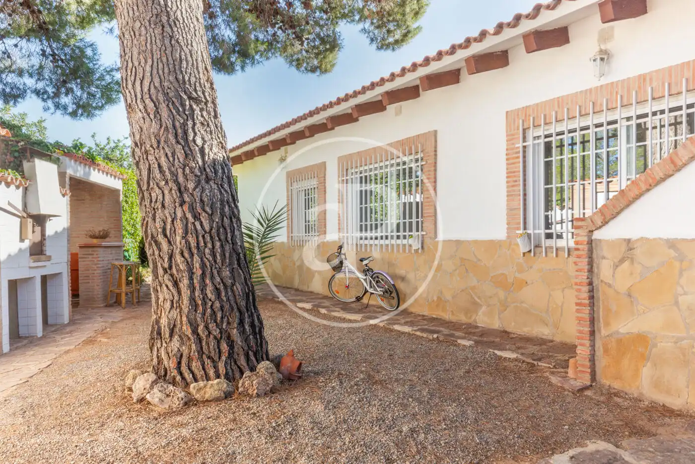 Vista exterior de Casa o xalet en venda en Riba-roja de Túria amb Calefacció, Jardí privat i Terrassa