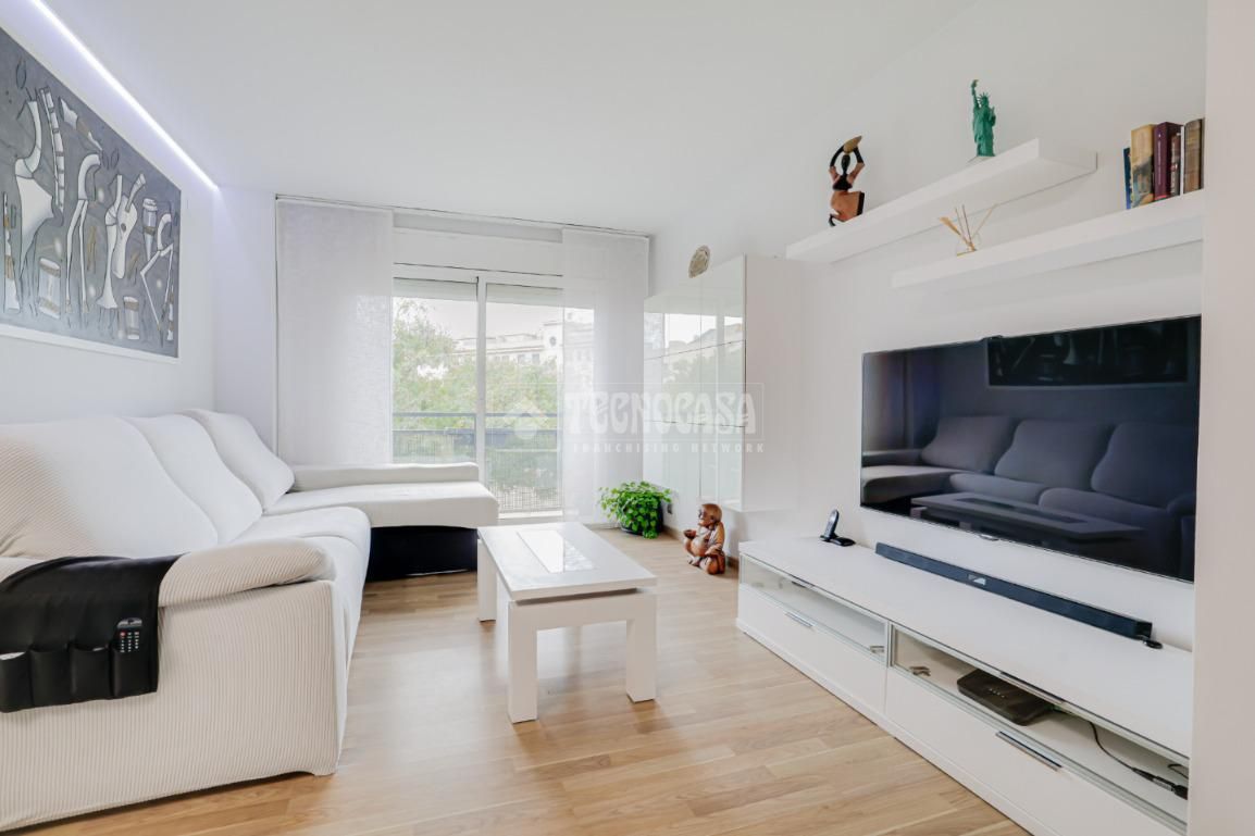 Living room of Flat for sale in Montcada i Reixac  with Air Conditioner, Heating and Balcony