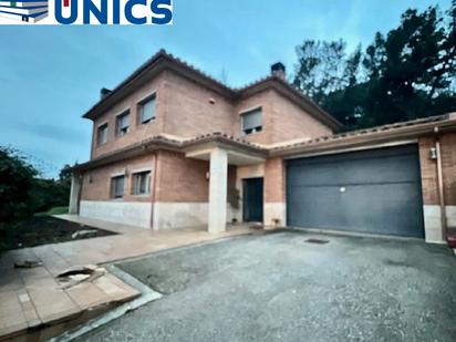 Vista exterior de Casa o xalet en venda en Llinars del Vallès amb Aire condicionat, Calefacció i Jardí privat