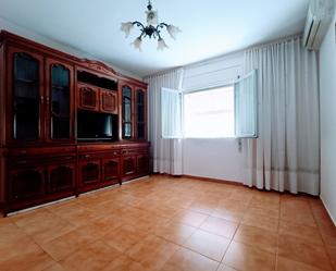 Sala d'estar de Pis de lloguer en  Madrid Capital amb Aire condicionat, Terrassa i Moblat