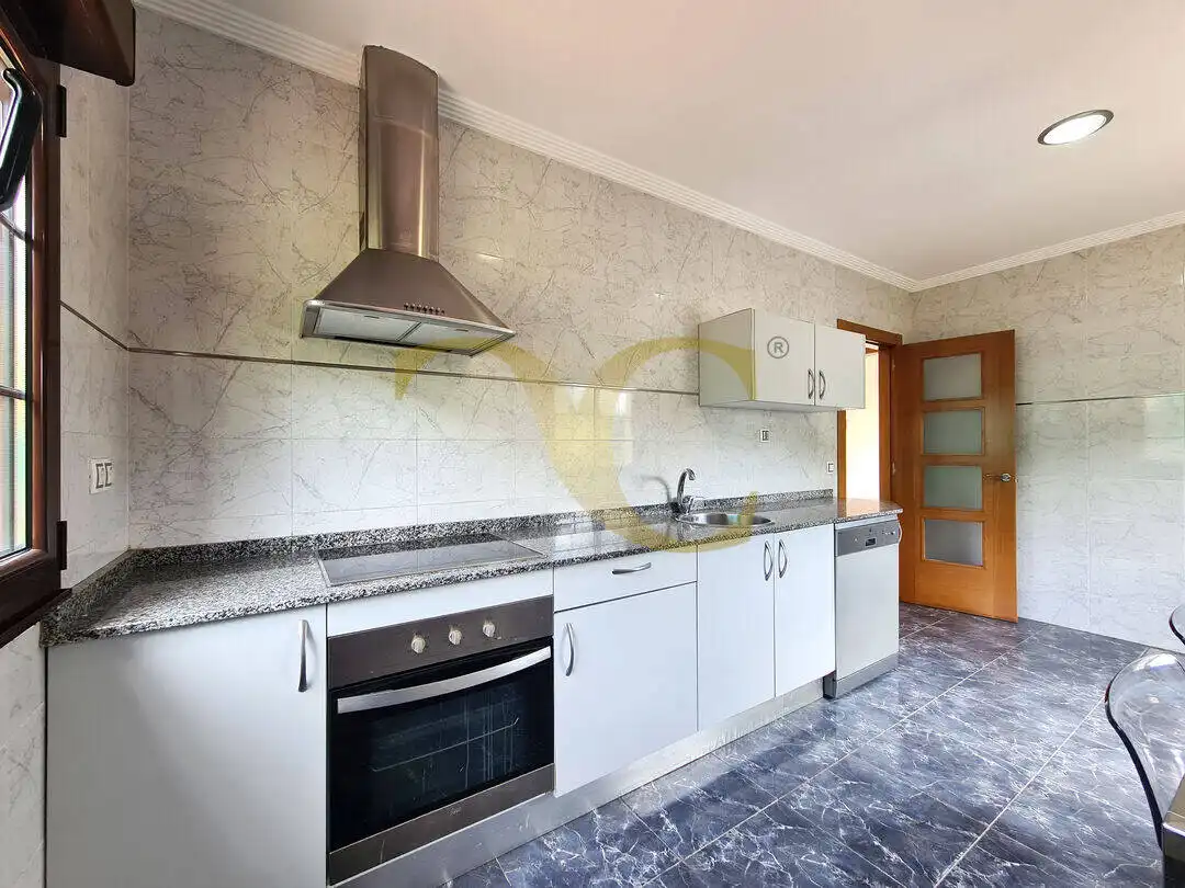 Cocina de Casa o chalet en venta en Gijón  con Calefacción, Jardín privado y Balcón