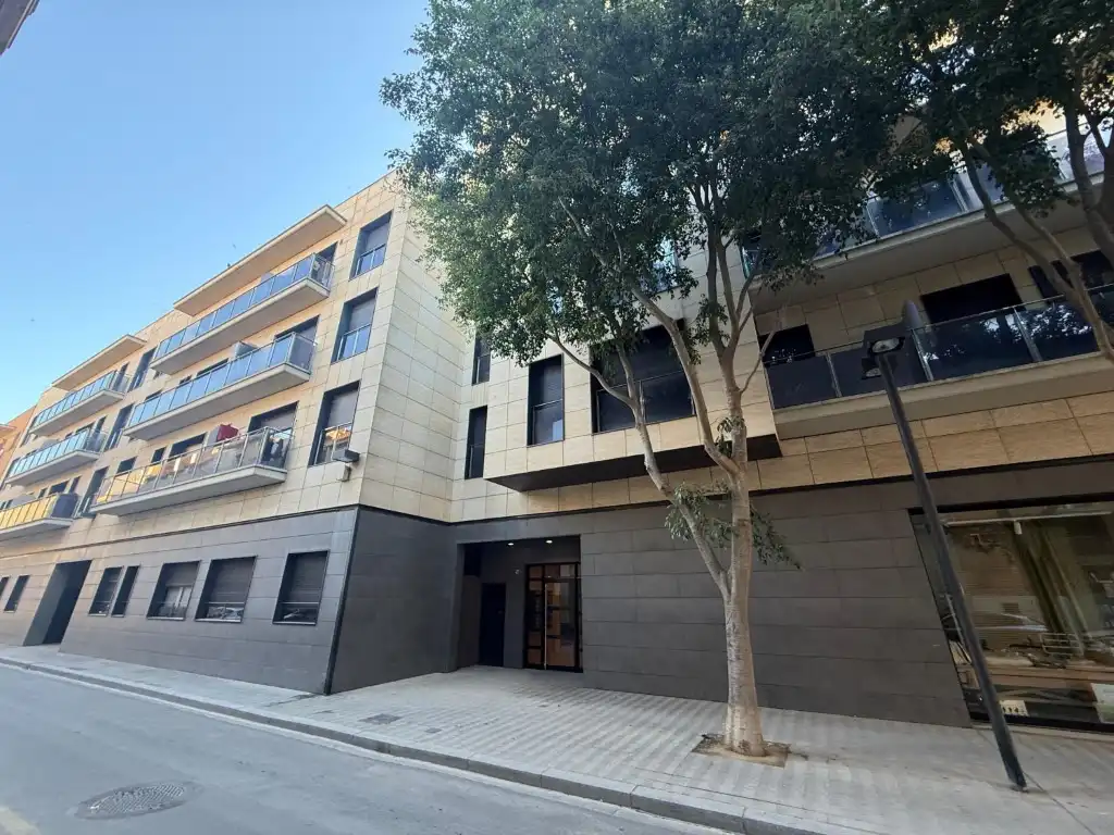 Vista exterior de Pis en venda en Figueres amb Aire condicionat, Calefacció i Moblat