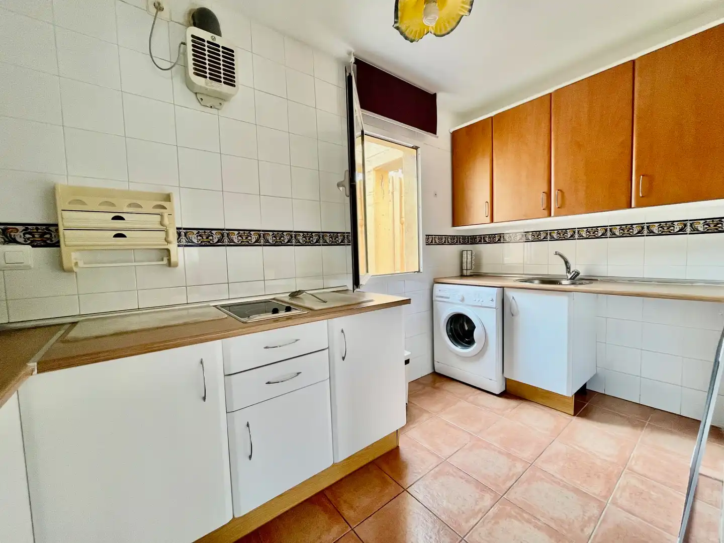 Cuina de Apartament de lloguer en Garrucha amb Moblat i Piscina comunitària