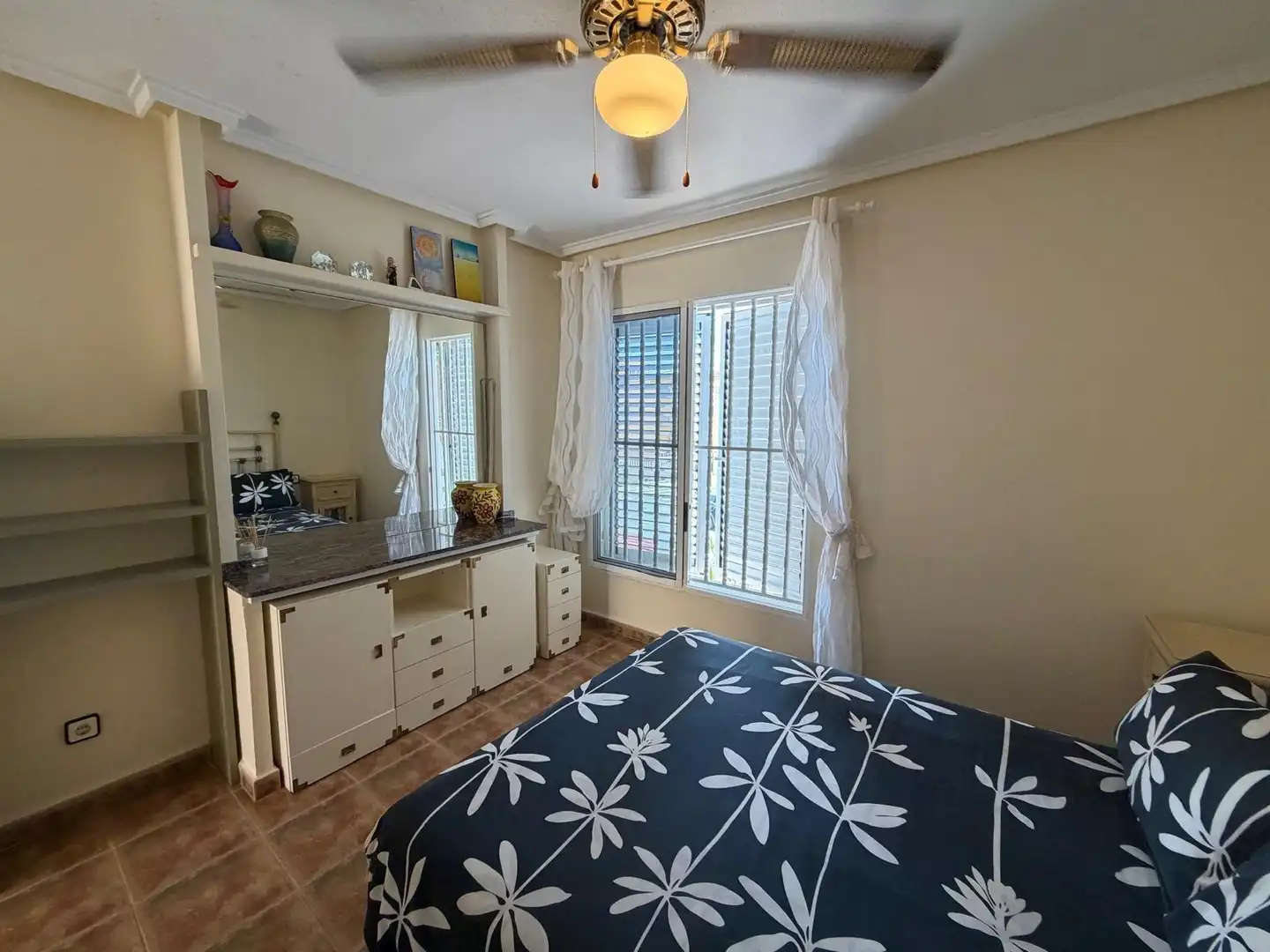 Habitación de Casa adosada en venta en Torrevieja con Jardín privado, Terraza y Trastero